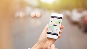 Ride sharing-ul s-ar putea scumpi cu 40%. O directivă a Uniunii Europene ar urma să majoreze tarifele